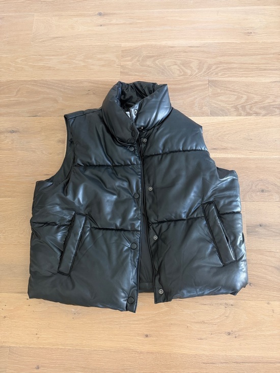 Old Navy Jackets & Blazers - Old navy  Black Puffer Vest - Quilted Sleeveless Jacket